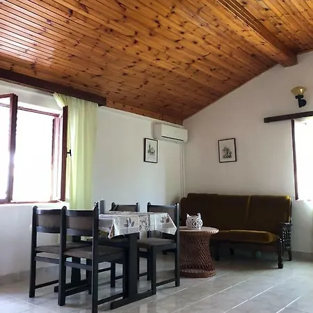 .....und Der Hund Darf Mit Privlaka (Zadar)