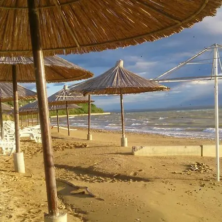 .....und Der Hund Darf Mit Privlaka (Zadar)